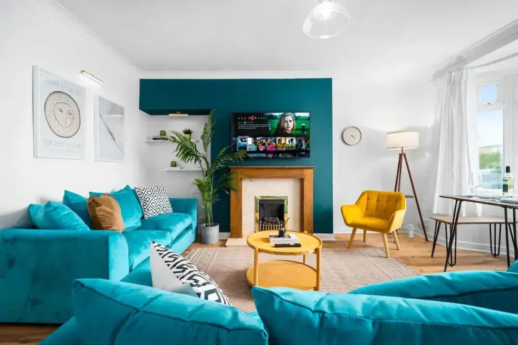 Stylish Three Bedroom Retreat With Garden