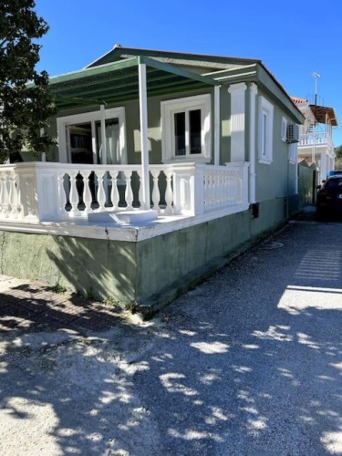 2 Bedrooms Cottage