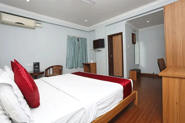 OYO 7552 Hotel SVM Grand