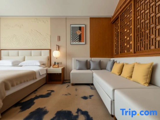 Suite with mountain view