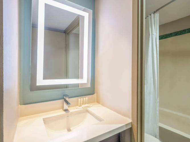 Super 8 by Wyndham Toronto East ON