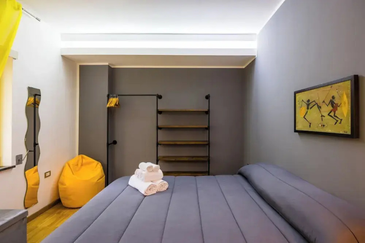 Fresh and Trendy Flat at Vomero