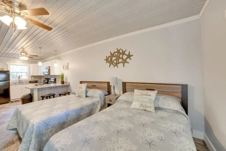 Ocean Isle Beach Studio w/ Patio - 1 Mi to Pier!