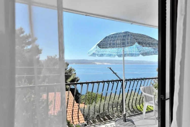 Apartment with sea view