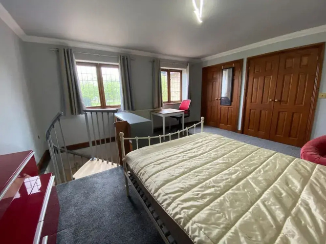Host Stay Studley Knapp