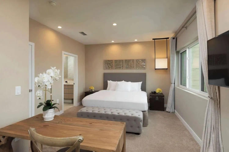 4 Bedrooms Villa