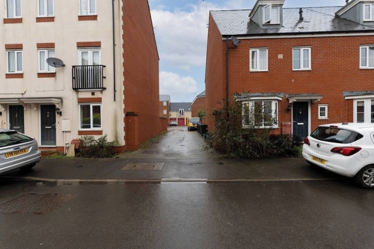 Charming 5-bedroom Townhouse In Central Gloucester - Gloucester