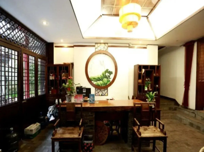 Fenghuang Poshan Inn
