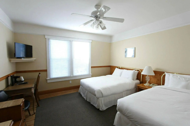 Royal Hotel