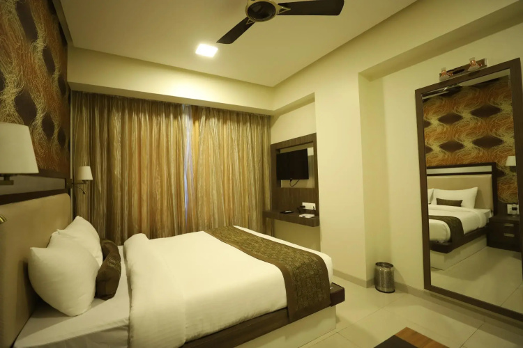 Hotel Seven Sky