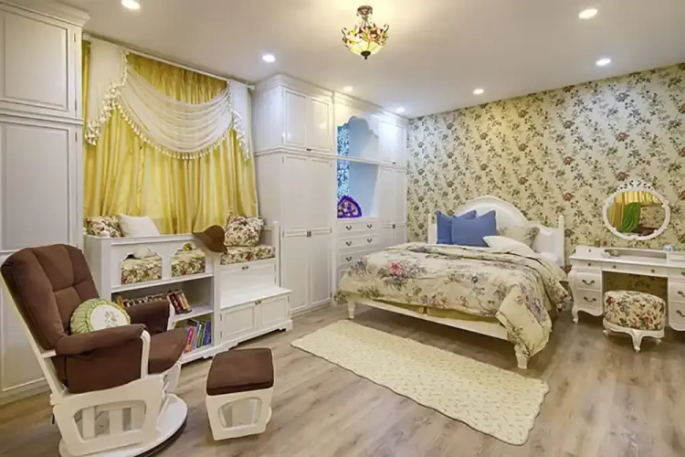 1BR Victorian Apartment River View D7