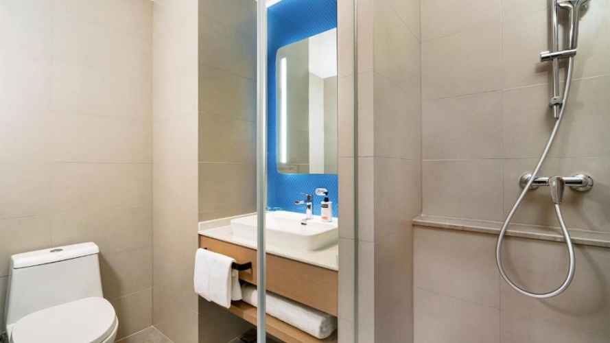 Standard Twin room with river view