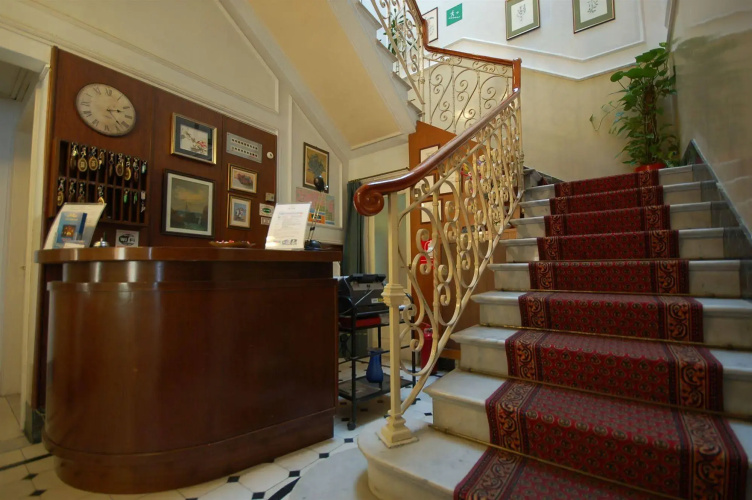 Ely Hotel