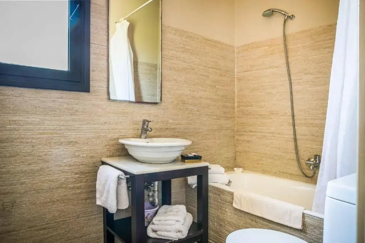 2 Bedrooms Villa