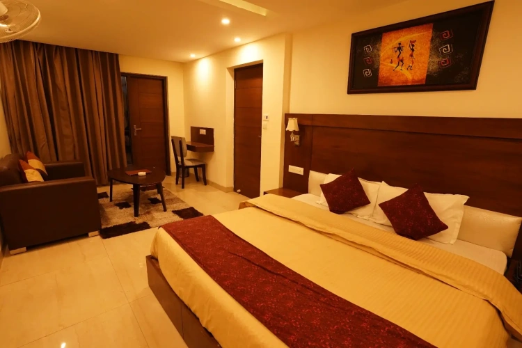 Deluxe Double Suite with city view