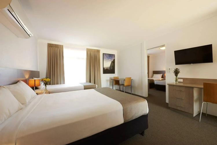 Adelong Motel