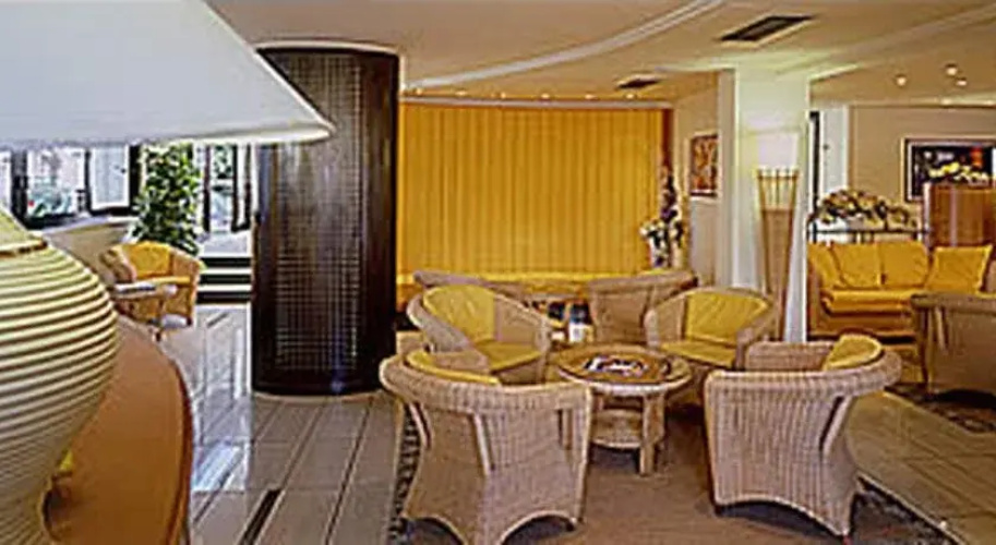 Hotel 2000