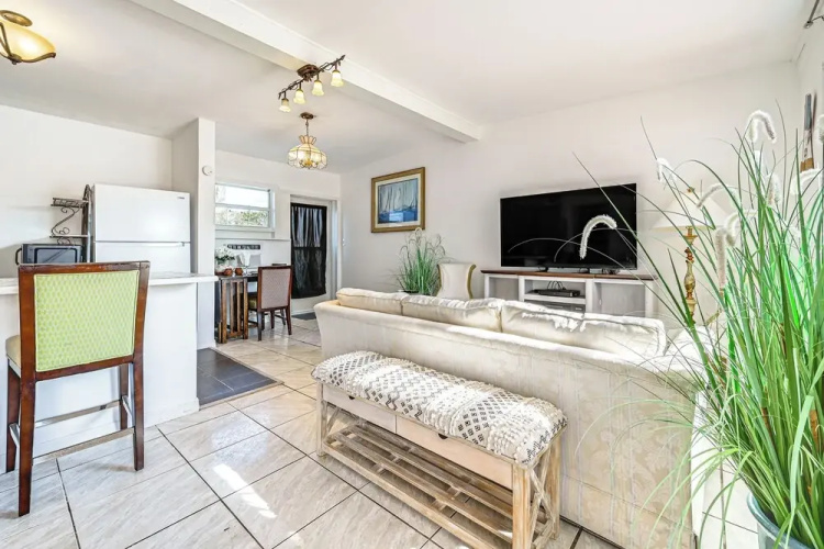 1 Mi to Hudson Beach: Waterfront Apt w/ Dock