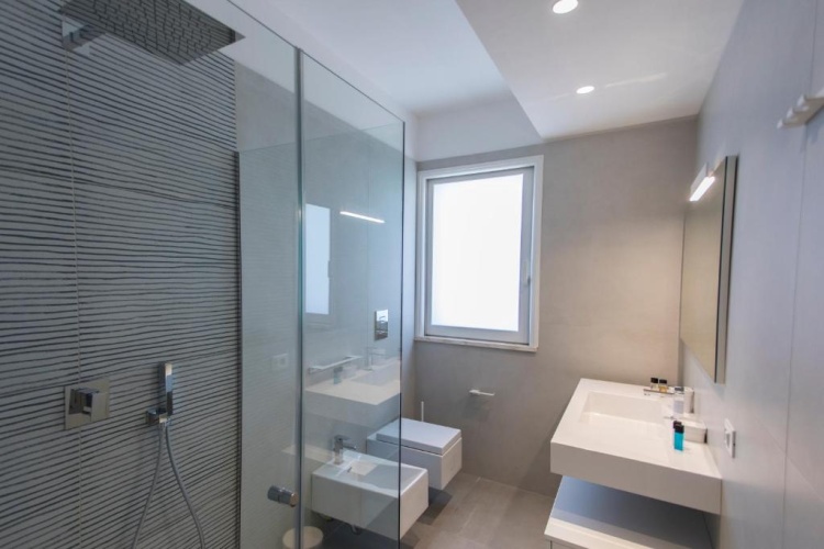 3 Bedrooms Apartment