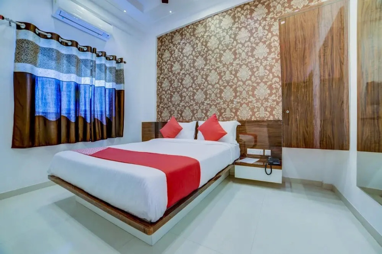 OYO 24848 Royal Imperio