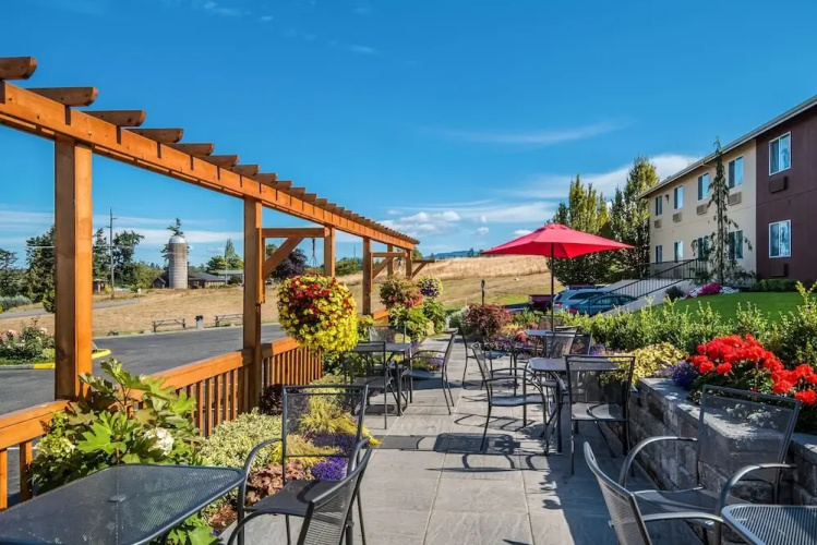 Days Inn and Suites Sequim
