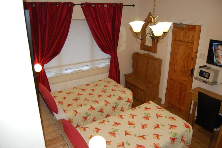 FlyOver Bed and Breakfast