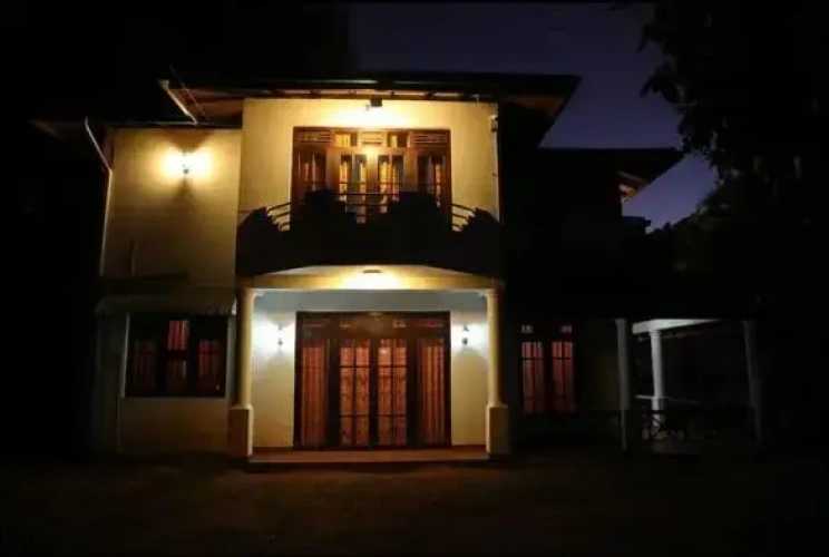 3 Bedrooms Apartment