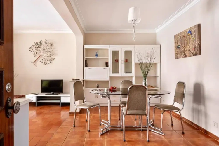 2 Bedrooms Apartment