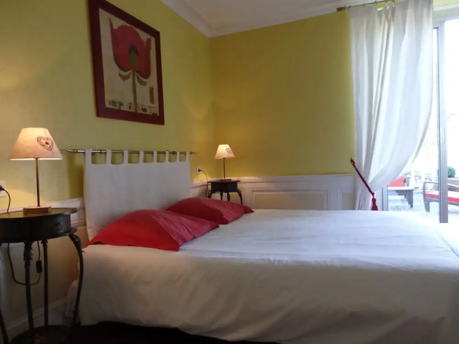2 Bedrooms Family Suite with garden view