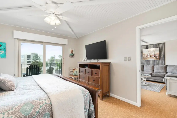 Eat, Beach, Sleep, Repeat! 2 Bedroom Condo