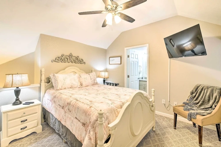 2 Bedrooms Apartment