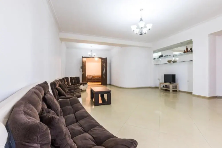 Apartment on Chikobava str.