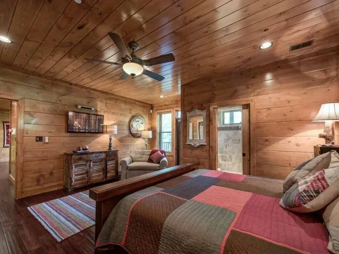 Bear Elegance - Three Bedroom Cabin