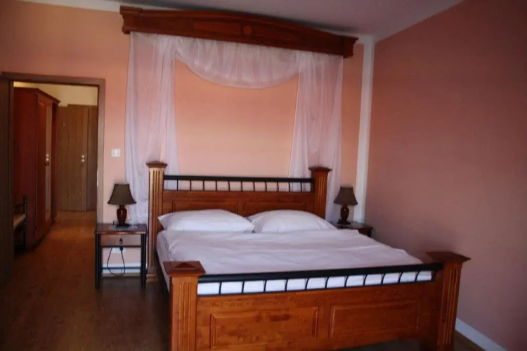 Hotel Lony