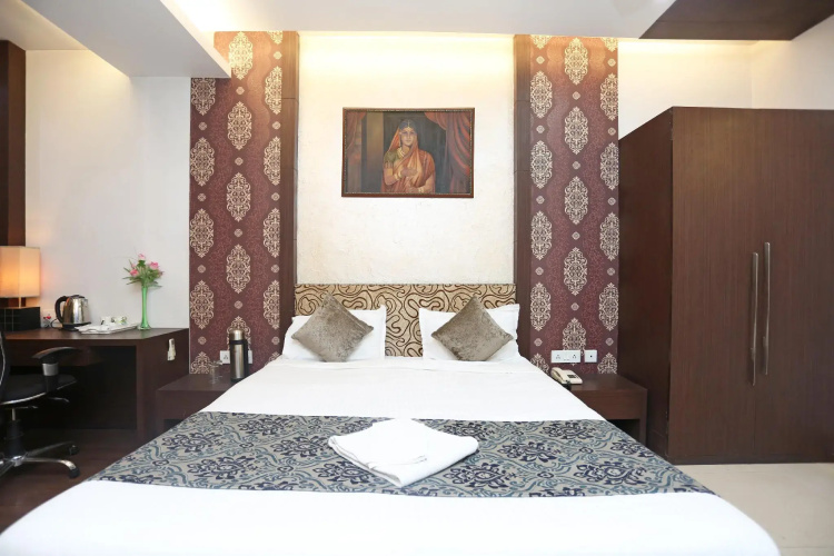 Hotel Rushabh Home