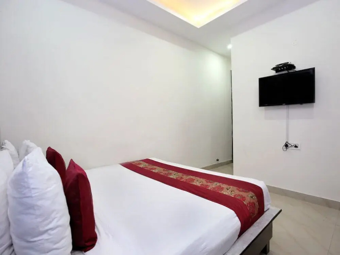 Hotel Crossroads by OYO Rooms