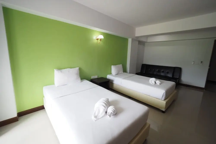 Standard Twin room with balcony