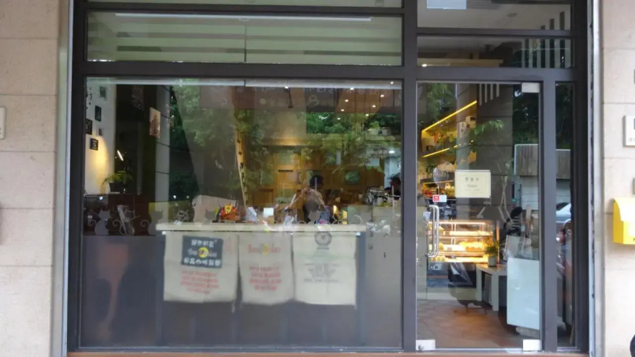 Meow G Cafe Hostel