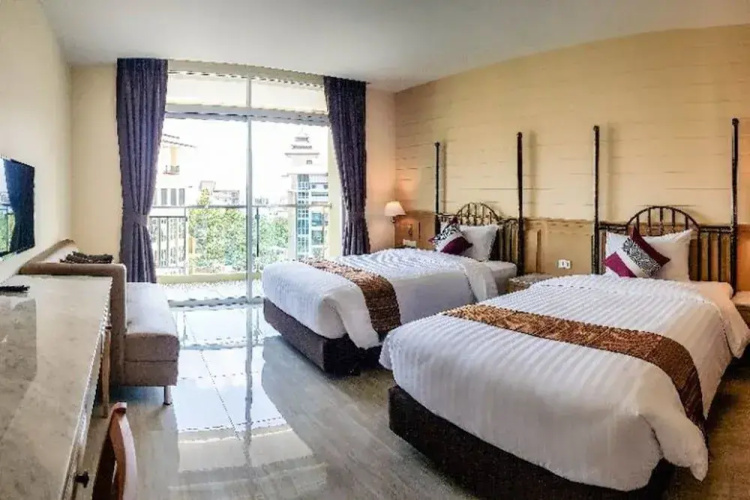 Crystal Luxury Hotel