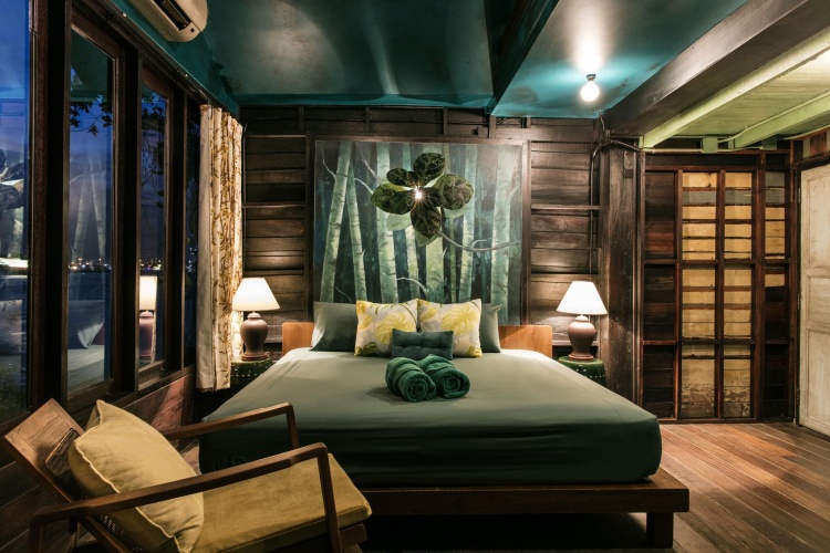 Suite with river view