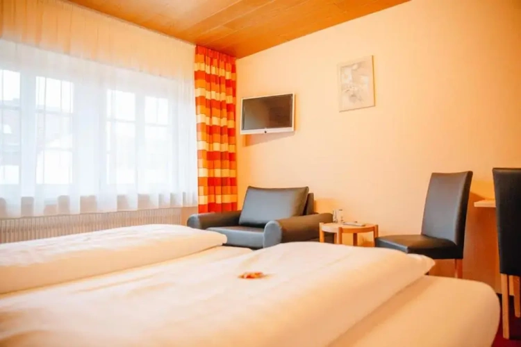 Standard Triple room