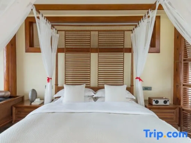 Suite with balcony and with view