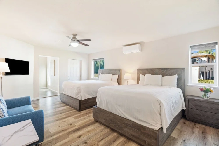 Deluxe Quadruple Suite
