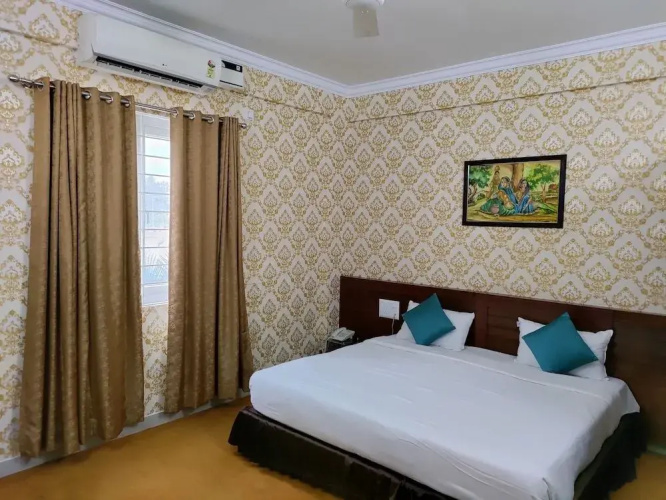 Hotel Voyagers 99