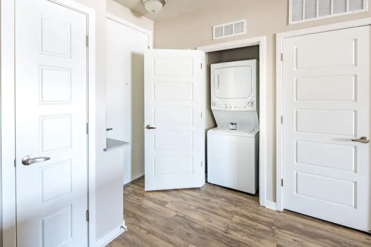 WanderJaunt - Luxe Tempe Apartments