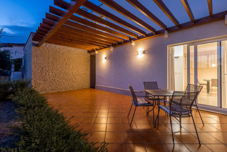 Villa Trogir close to beach save 15 percent on Split-villas com