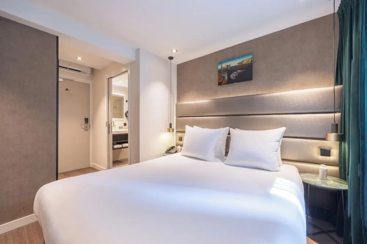 Standard Basement room