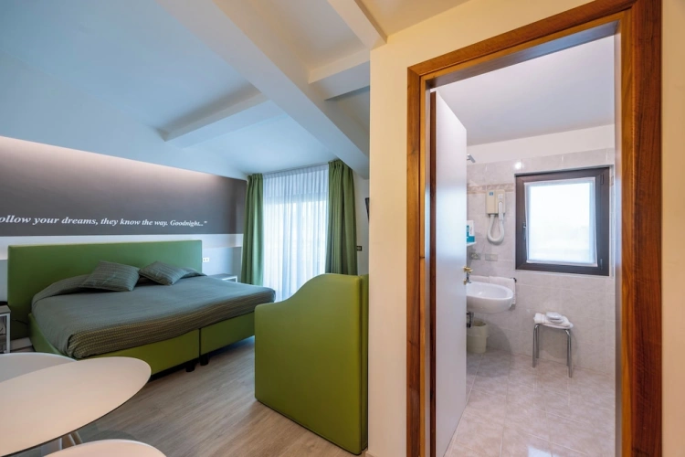 Deluxe Double room with balcony and with partial view