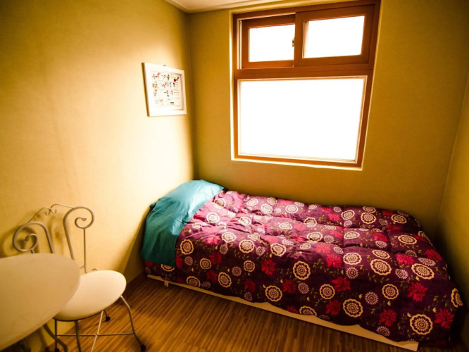 Kimchee Sinchon Guesthouse