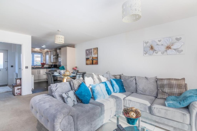 4 Bedrooms Cottage